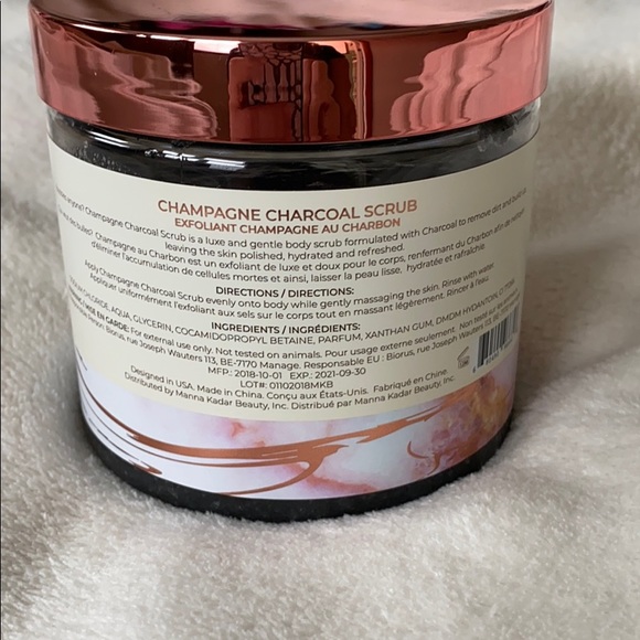 Manna Kadar champagne charcoal scrub - Picture 2 of 4
